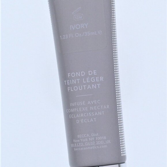 Weightless Blur Foundation (Ivory) - Picture 3 of 3